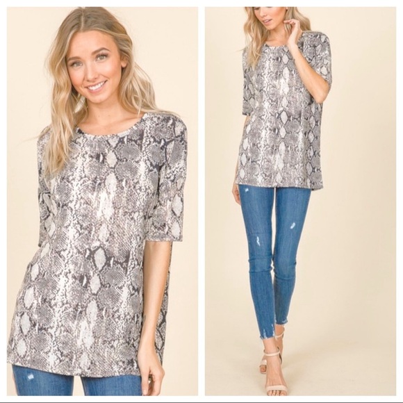 NEW! Snake print top! - Picture 1 of 5